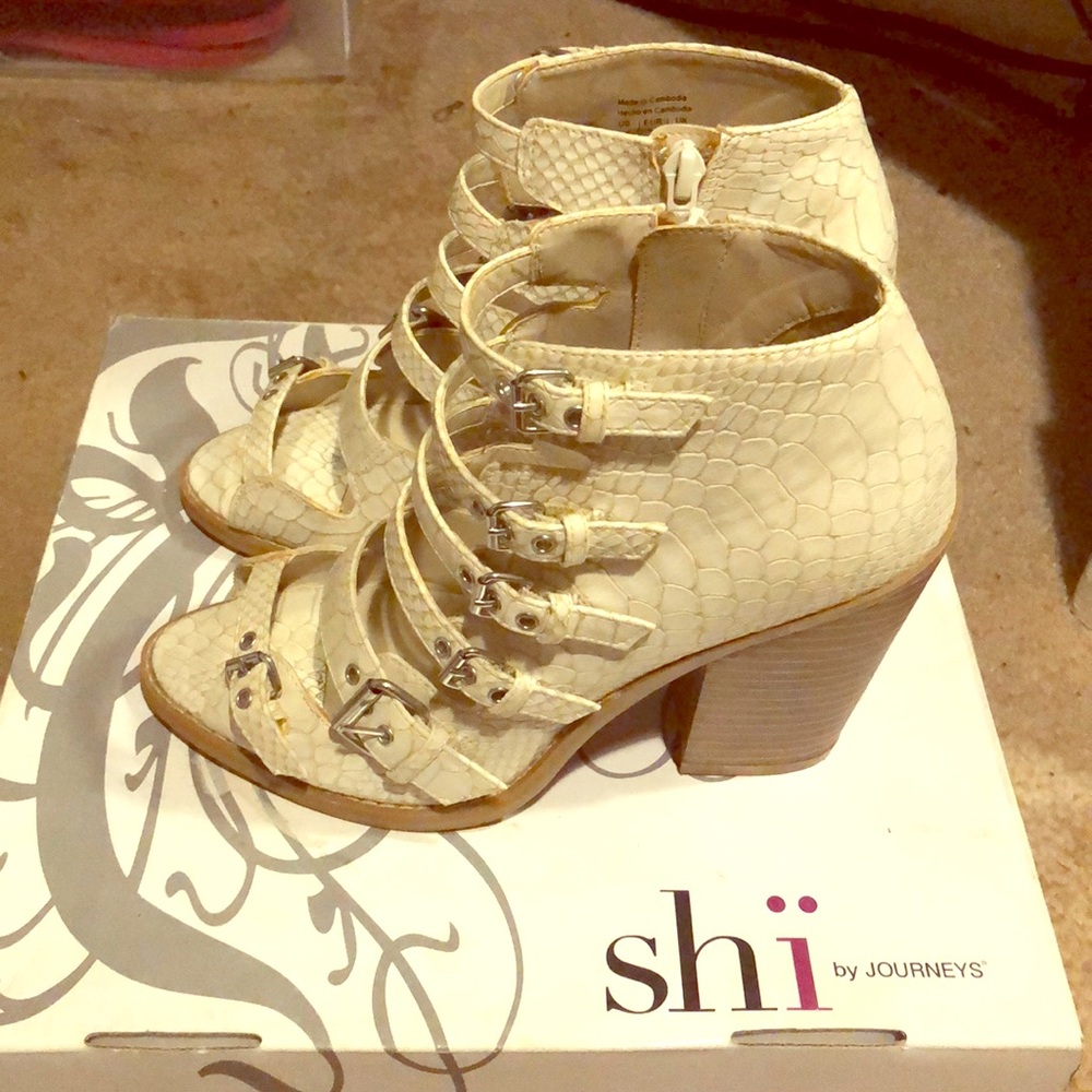 Call is spring sandal